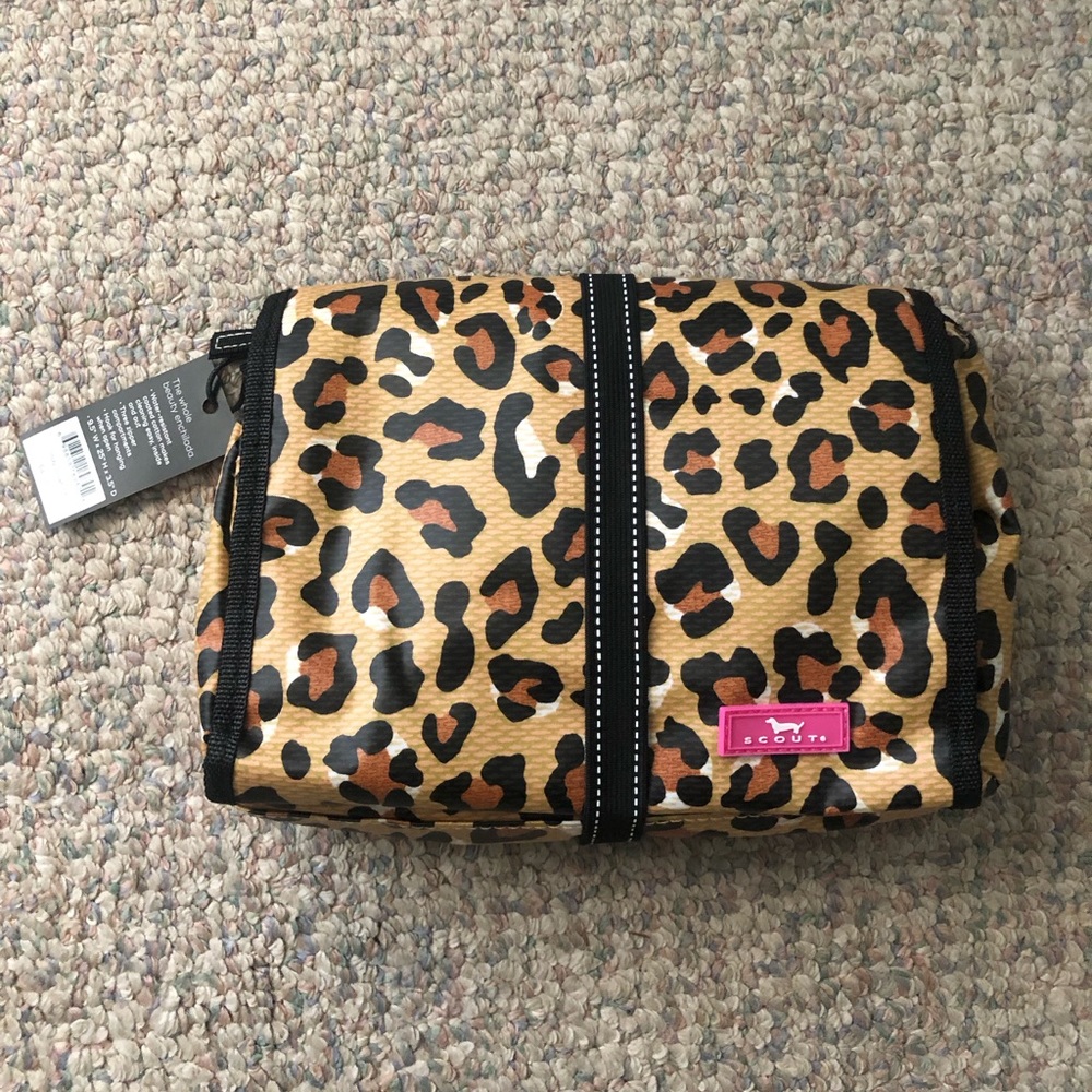 SCOUT Beauty Burrito Hanging Toiletry Bag